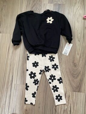 Cat & Jack Black Sweatshirt with Cream Floral Leggings Set